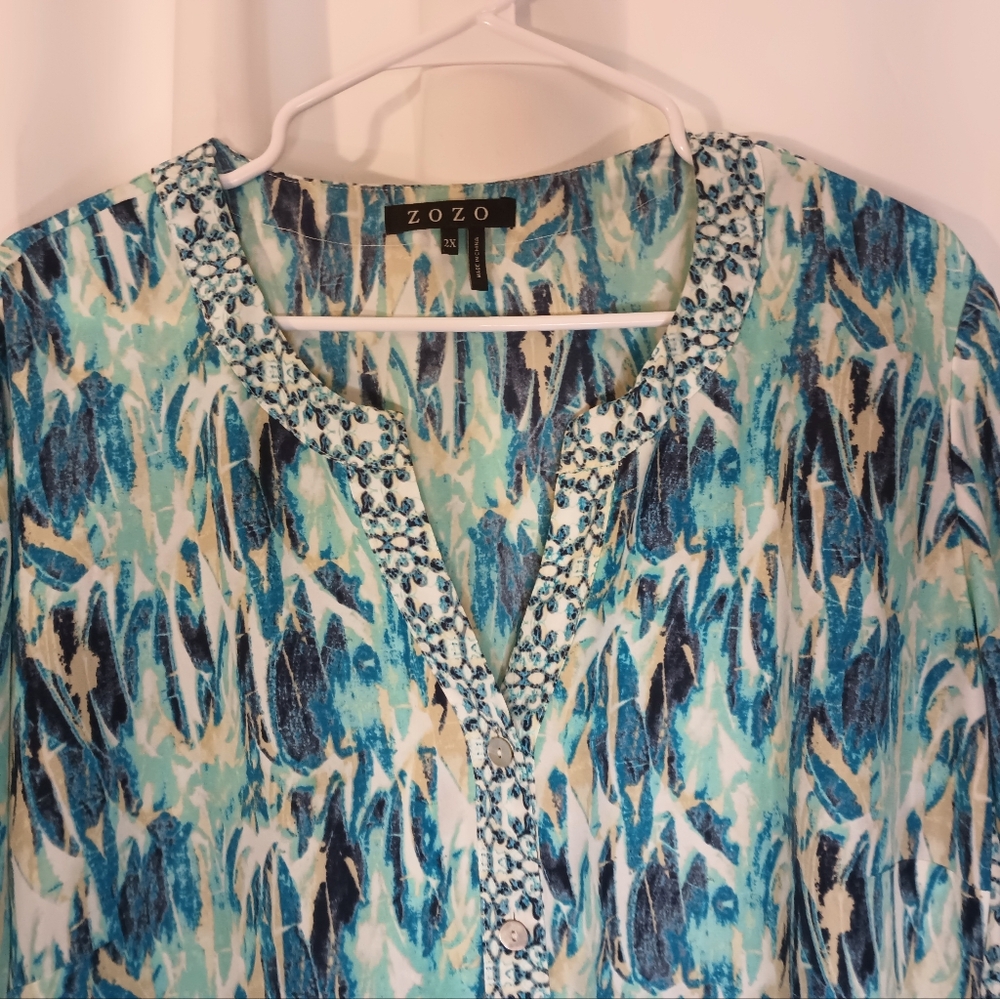 Zozo Womens Plus Artsy Button Up Top 2X Blue Lightweight Abstract Beach - Picture 2 of 10